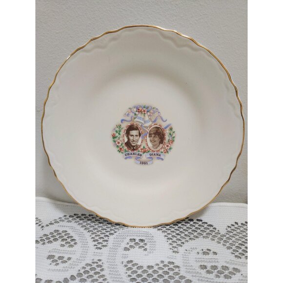 Vintage 1981 Lady Diana & Prince Charles Wedding Souvenir Plate – 7.25 inch - Picture 9 of 10